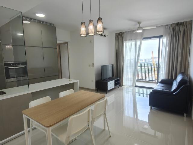 J Gateway D22, Condominium