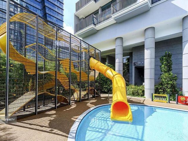 J Gateway D22, Condominium