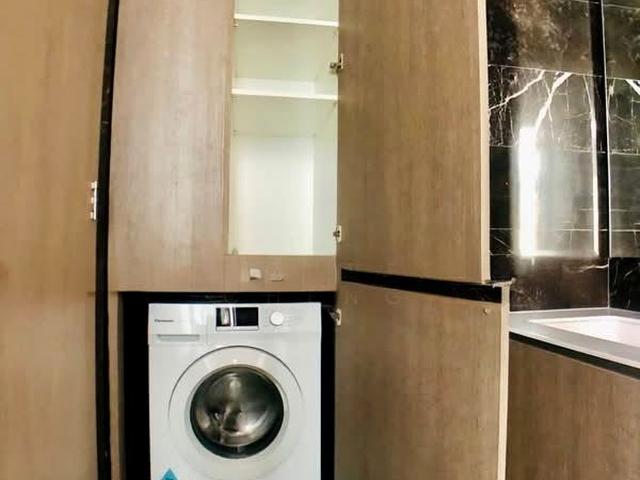 J Gateway D22, Condominium