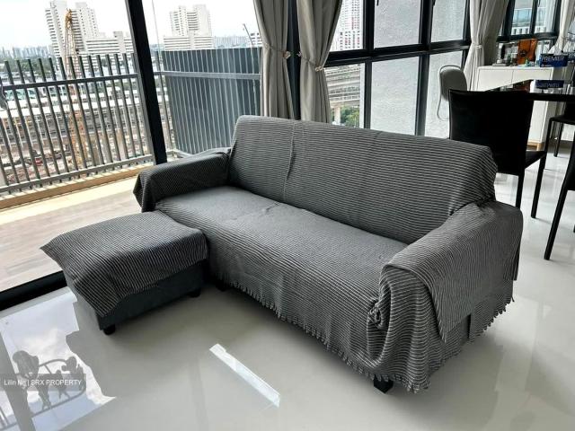 J Gateway D22, Condominium
