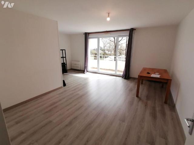 JANZE rue des Primevères, appartement de type 4 de 80,23 m² habitables au premier étage, Cons.