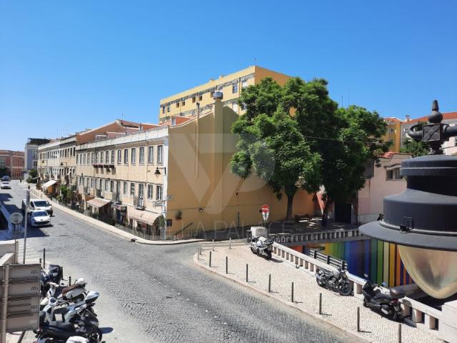 JANELAS VERDES! Prédio com 6 frações habitacionais mobilado e equipado, com licença de alojamento local