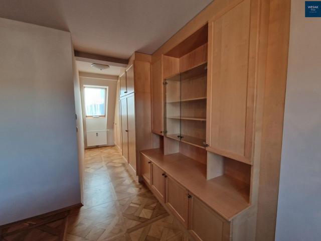 Jakoministraße 17/10 Teilmöblierte Sonnige Maisonette mit einer Großzügigen Sonnigen Dachterrasse und Carport in Zentraler Lage