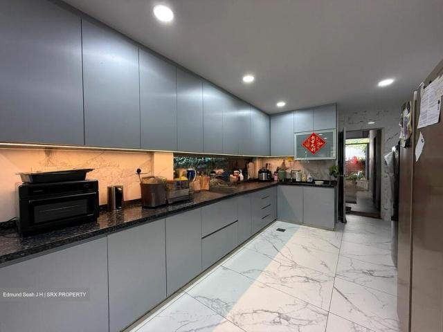 Jalan Tani D19, Semi