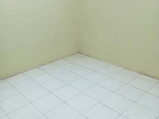 Jalan tengah flat