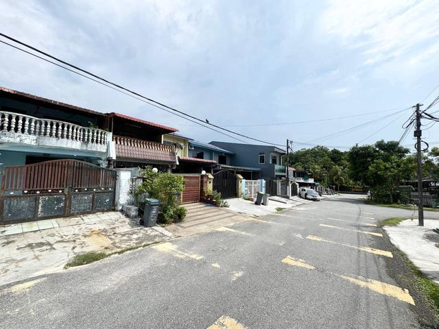 Jalan Teratai Johor Jaya Double Storey low cost Renovated