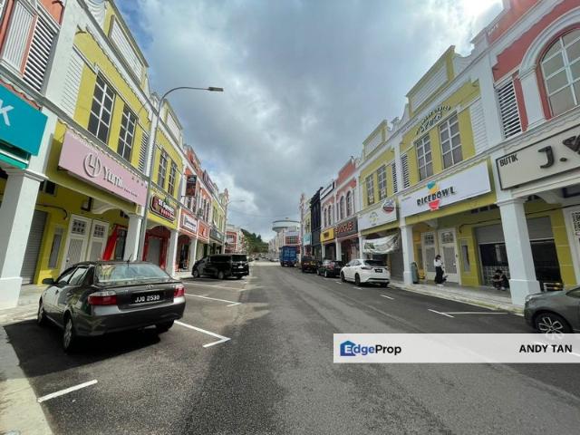 Jalan Austin Heights