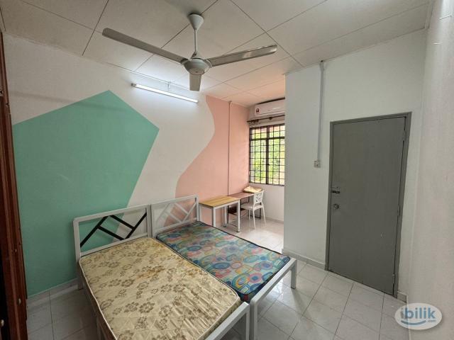 Jalan BU 1/1A, Bandar Utama – Near 1 Utama Medium Room, Attached Sharing Bath M2