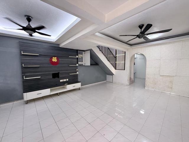 Jalan Bunga Kertas Double Storey terrace House For rentKulai