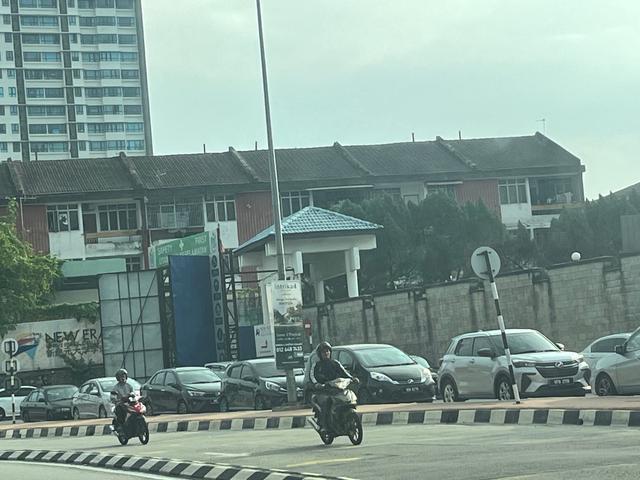 Jalan bukit seri bukit beside new era university
