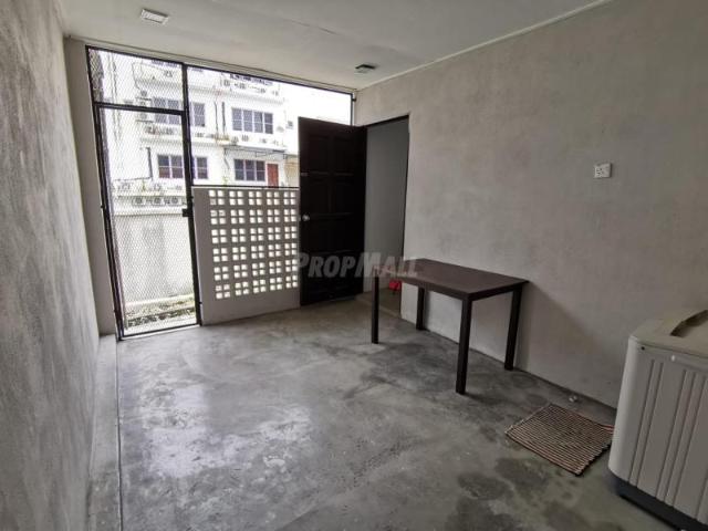 JALAN FERUM DOUBLE STOREY TERRACE HOUSE FOR RENTAL AT SEKSYEN 7