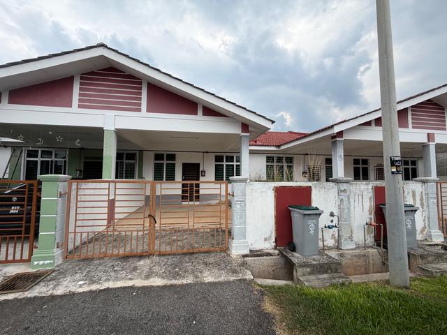 JALAN HAJAH YON Taman Hajah Yon Rumah Setingkat Untuk Dijual