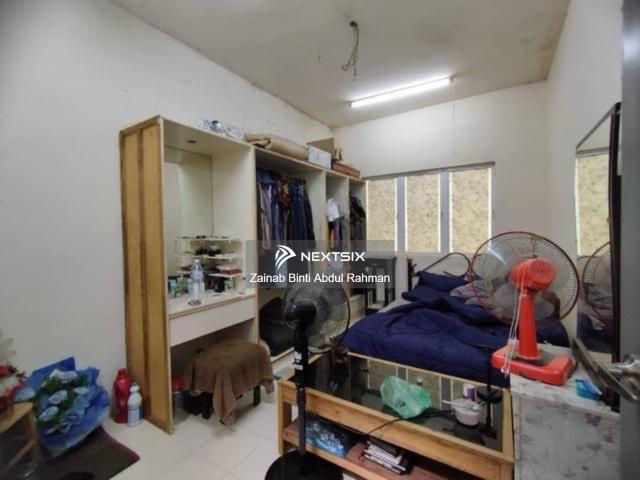 Jalan Harmonium 22/x @ Desa Tebrau 2 Storey Terrace Corner Land: 4140sqft 5+1Bed 4Bath Freehold Non Bumi North West Partial Furnished Gated & Guarded Selling Price: RM 1.1M