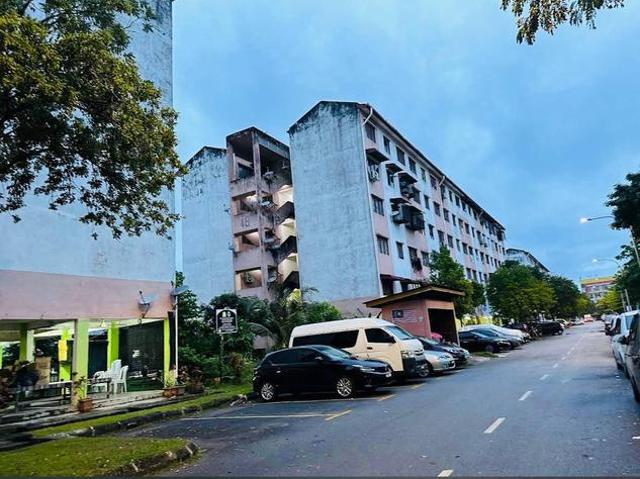 Jalan Kaki ke LRTSekolah Flat Low Cost Blok 46 Seksyen 7 Shah Alam