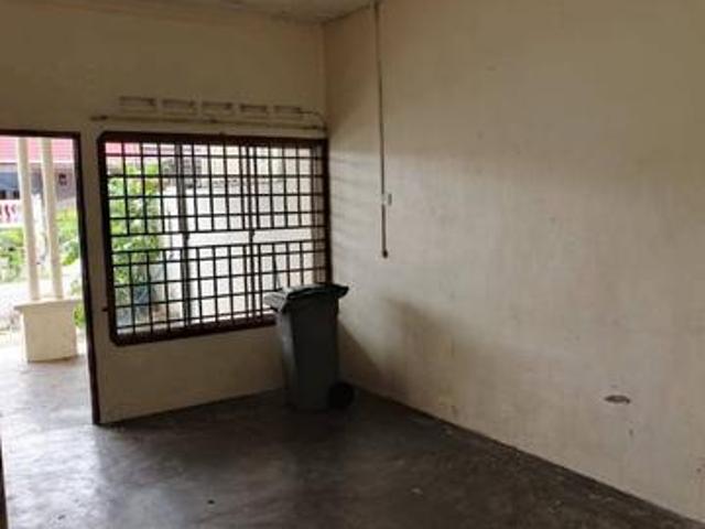 Jalan Kebangsaan Taman Universiti single storey house