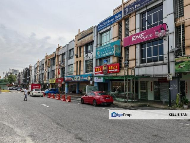Jalan Kuchai Lama