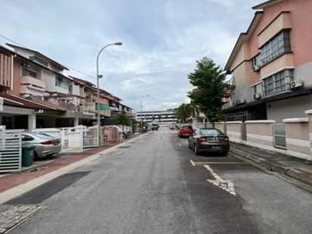 Jalan Kuching Townhouse with Balcony 250m to Lotus Hypermarket