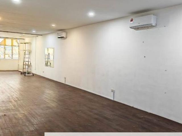 Jalan Lembah/ Seri Alam/ Masai/ Level 2/ Lift/ Office/ Semi Renovated