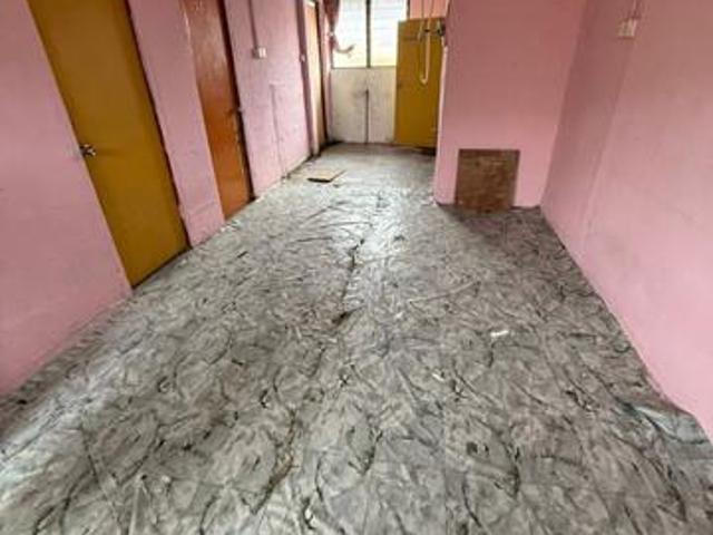 JALAN LENGKO KULAI 549SQFT LOWCOSTCASH OUT Flat Unit FOR SALE
