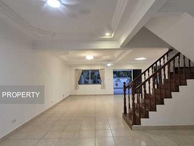 Jalan Loyang Besar D17, Terrace