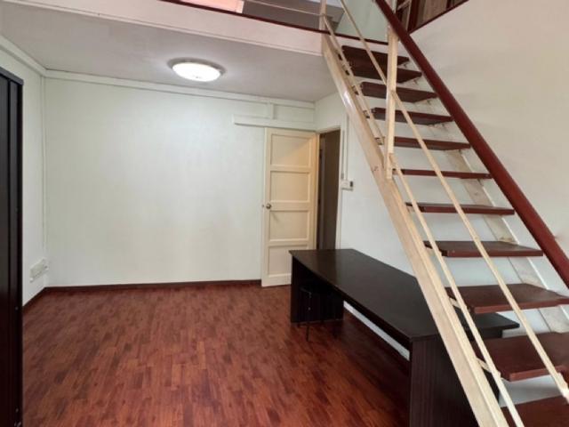 JALAN MULIA Terraced House Room Rental, $1,700, 1 Bed 2 Bath 403 sqft $1.92 psf