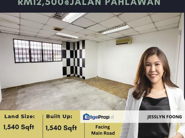 Jalan Pahlawan 1, Taman Ungku Tun Aminah