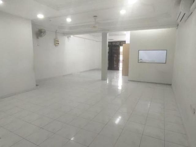 Jalan Penyiaran Taman Universiti Skudai Double Storey Terrace House