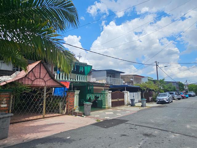 Jalan Pekaka Taman Perling Low Cost Double Storey Corner Lot