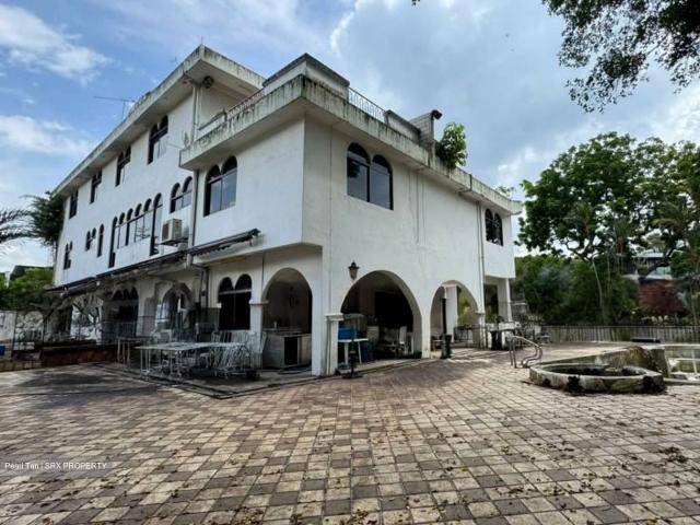 Jalan Pelangi D10, Detached