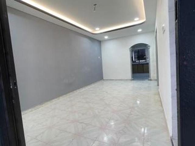 Jalan Perubatan Taman Universiti renovated kitchen extend