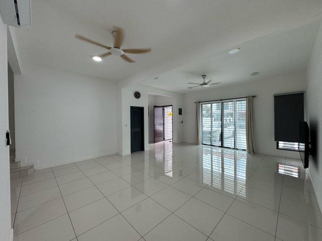 Jalan Perjiranan 8 Bandar Dato Onn