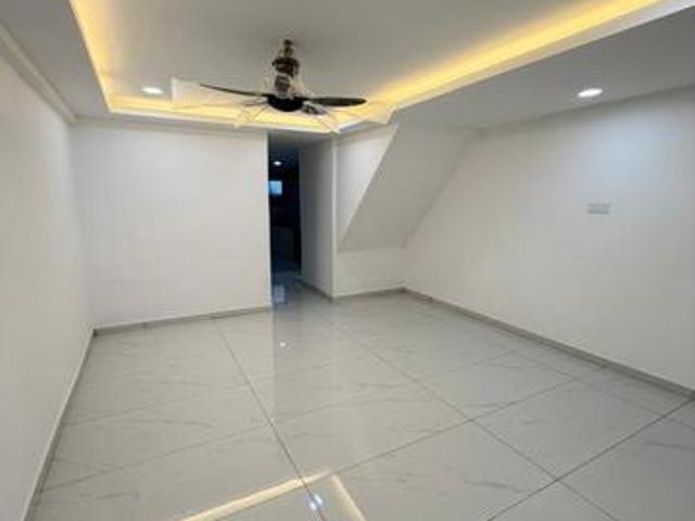 Jalan Permas 25 Permas Jaya 2 storey fullly renovationfull loan