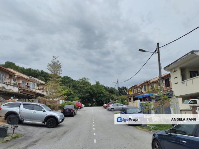 Jalan Puncak Jalil
