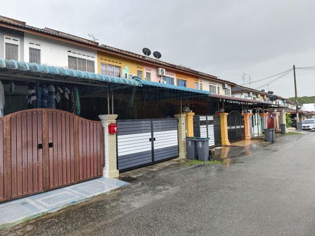 Jalan Pulasan Kota Masai Double Storey medium low cost