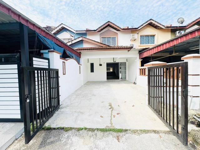 Jalan Pulasan Taman Kota Masai Pasir GudangEnd lot rumah cantik