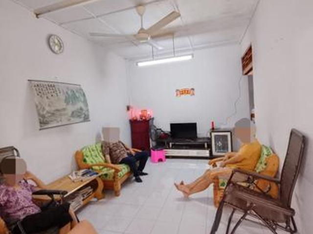 Jalan Sakeh single storey terrace house facing south vintage unit