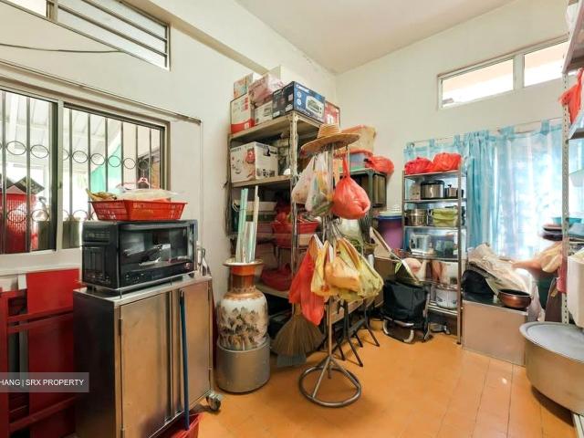 Jalan Sikudangan D13, Semi