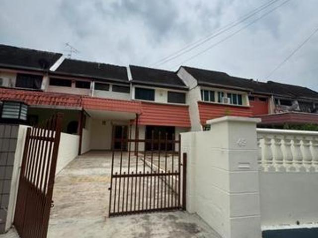 Jalan Suasa Kolam Air Nong ChikJB Town4 bedrooms3 bathroomsNEGO
