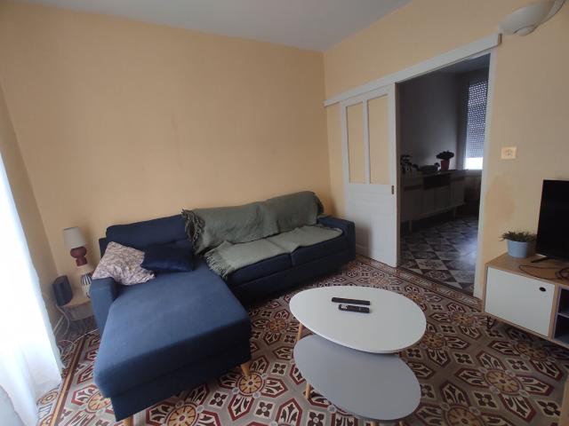 JALLAIS, MAISON T3 PROCHE DES COMMERCES