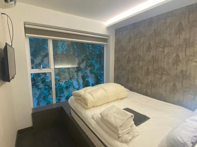 Japanese Tatami style Queen Bed Room with Private Bathroom & Windows nearby Aeon Maluri | High Speed Wifi | Uti