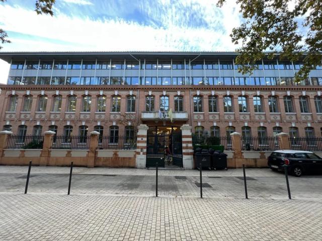 JARDIN DES PLANTES, superbe T3 Meublé de 81 M² avec balcons, cellier et parking