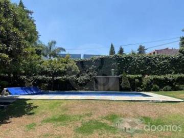 Jardines del Pedregal, Casa en calle cerrada, con jardín y alberca