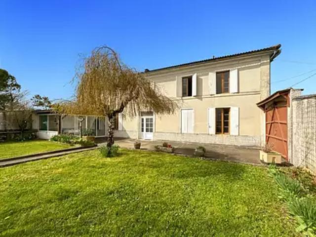 Jarnac Champagne 17520 Achat / Vente maison 7 pièces t7 jardin terrasse