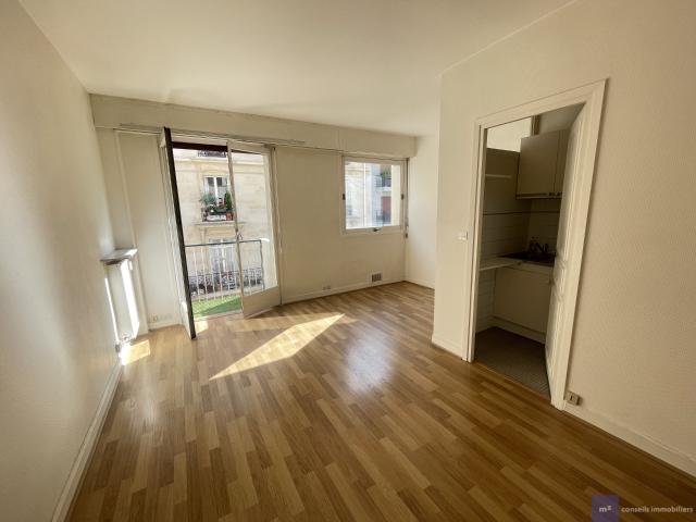 jasmin auteuil nord grand studio avec rangements et balcon