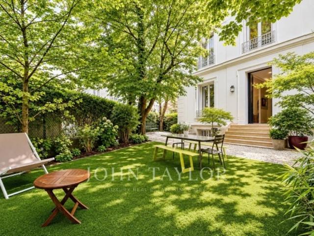 Jasmin Duplex familial avec jardin dans ancien hôtel particulier