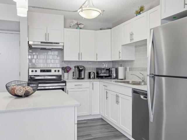 Jasper One Eleven Studio Apartment for Rent at 11020 Jasper Ave Nw, Edmonton, AB T5K 2N1 Downtown Edmonton