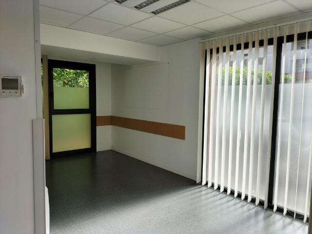 JASSANS RIOTTIER bureaux du 8.40m² au 21m² à louer Nous consulter