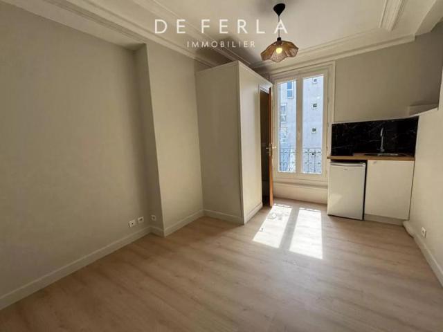 JAURÈS Studio en dernier étage refait à neuf