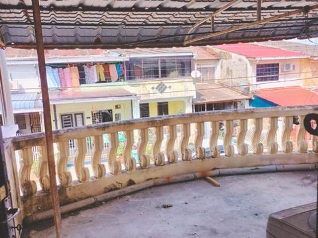 JB town double storey with GnG for rent