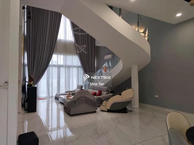 JB Town Fully Renovated with Airbnb Style Condo